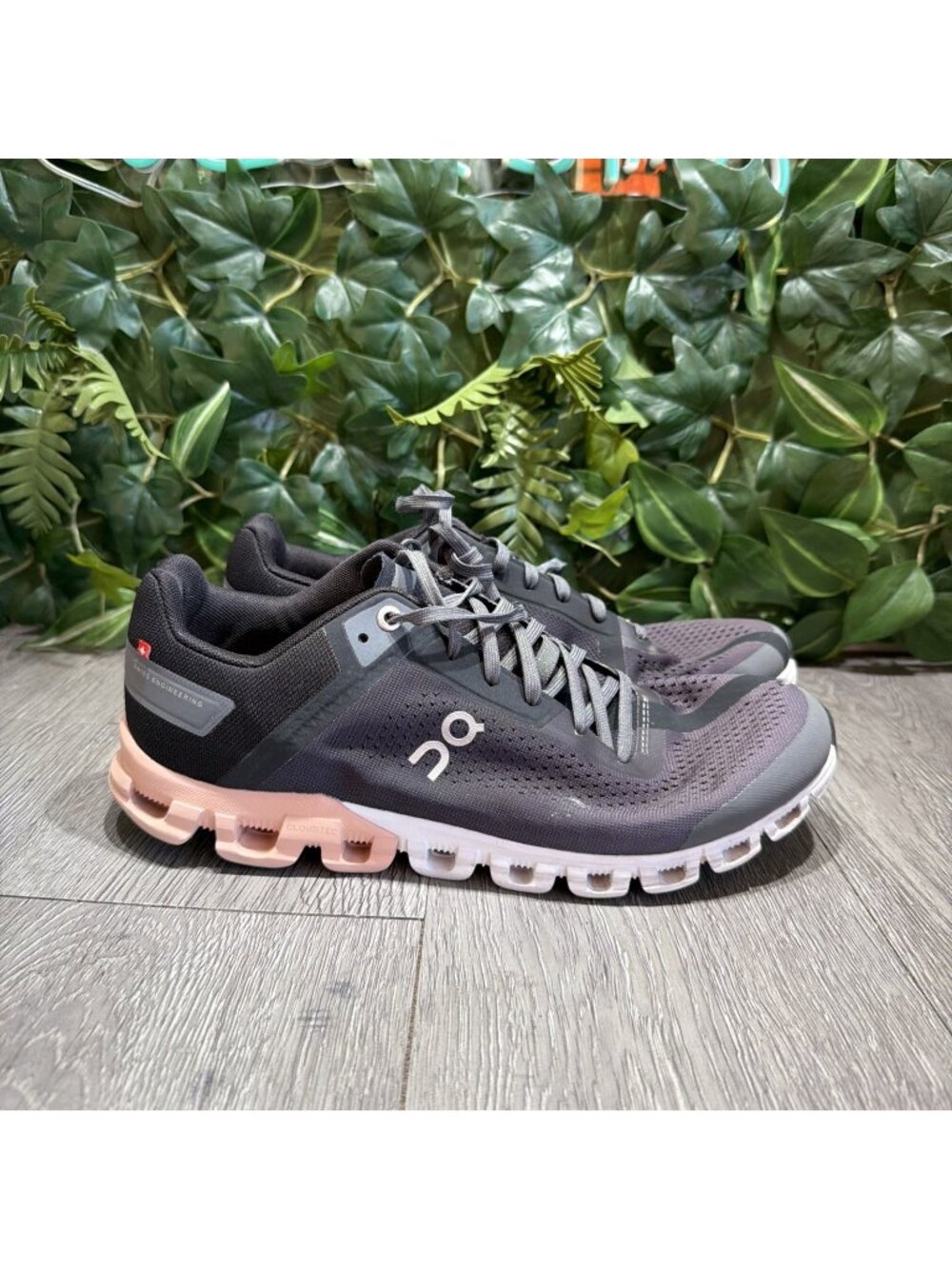 On Womens Cloudflow Black Gray  Running Shoes Sneakers Size 9.5